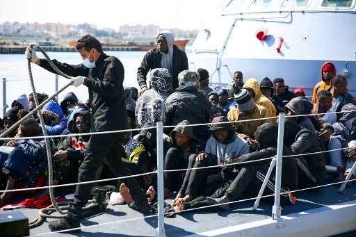 Libye: une centaine de migrants secourus, une vingtaine portés disparus