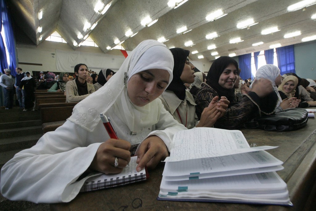 Des étudiant(e)s marocain(e)s se rassemblent à l'Université Hassan II de Casablanca. (Photo, AFP/Archives)