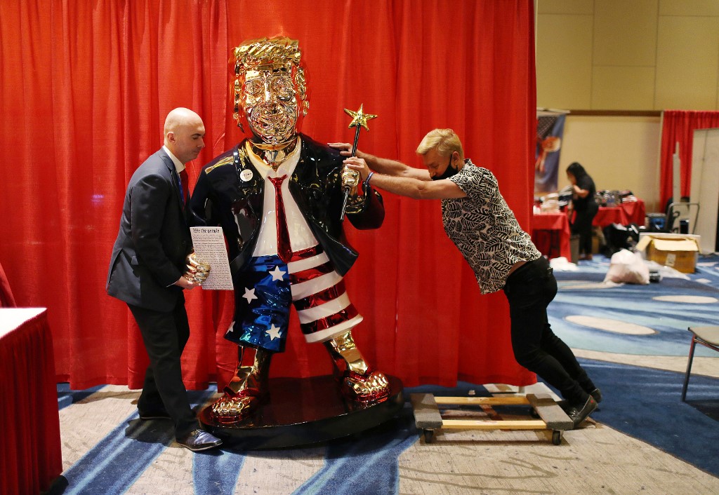 Trump remonte dans l'arène à la grand-messe des conservateurs américains