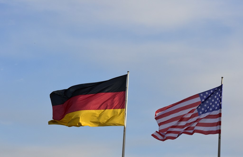 Les Américains divisés par leur passé, les Allemands unis