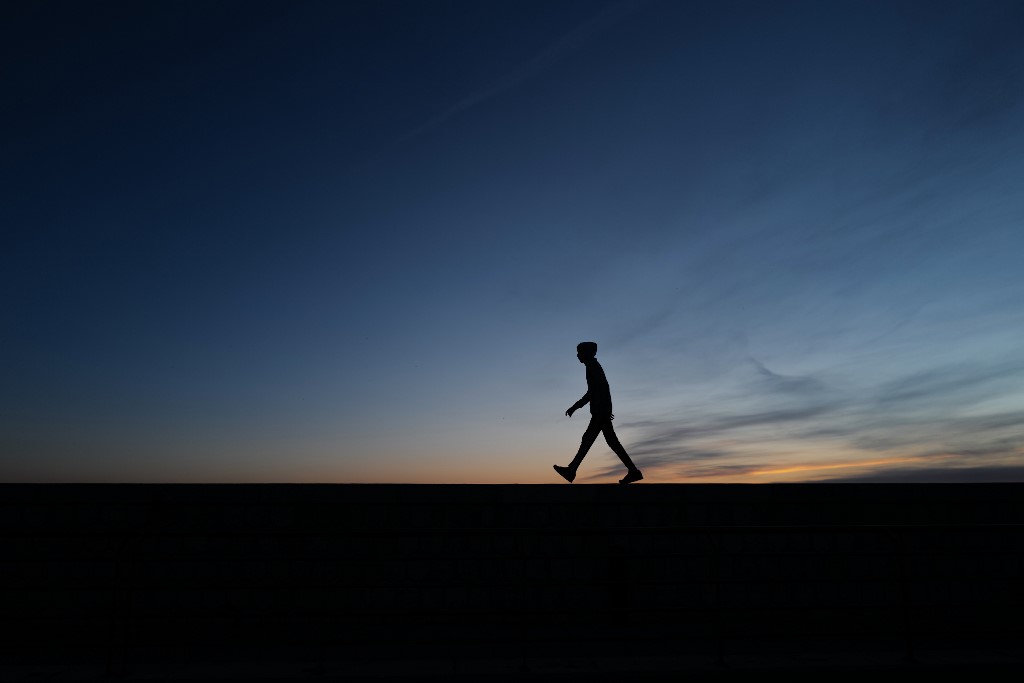 Ces dispositifs accompagnent individuellement en milieu ouvert des «radicalisés» qui nécessitent un accompagnement renforcé mais pas - ou plus - une incarcération, donc pas ceux considérés comme particulièrement dangereux. (AFP)