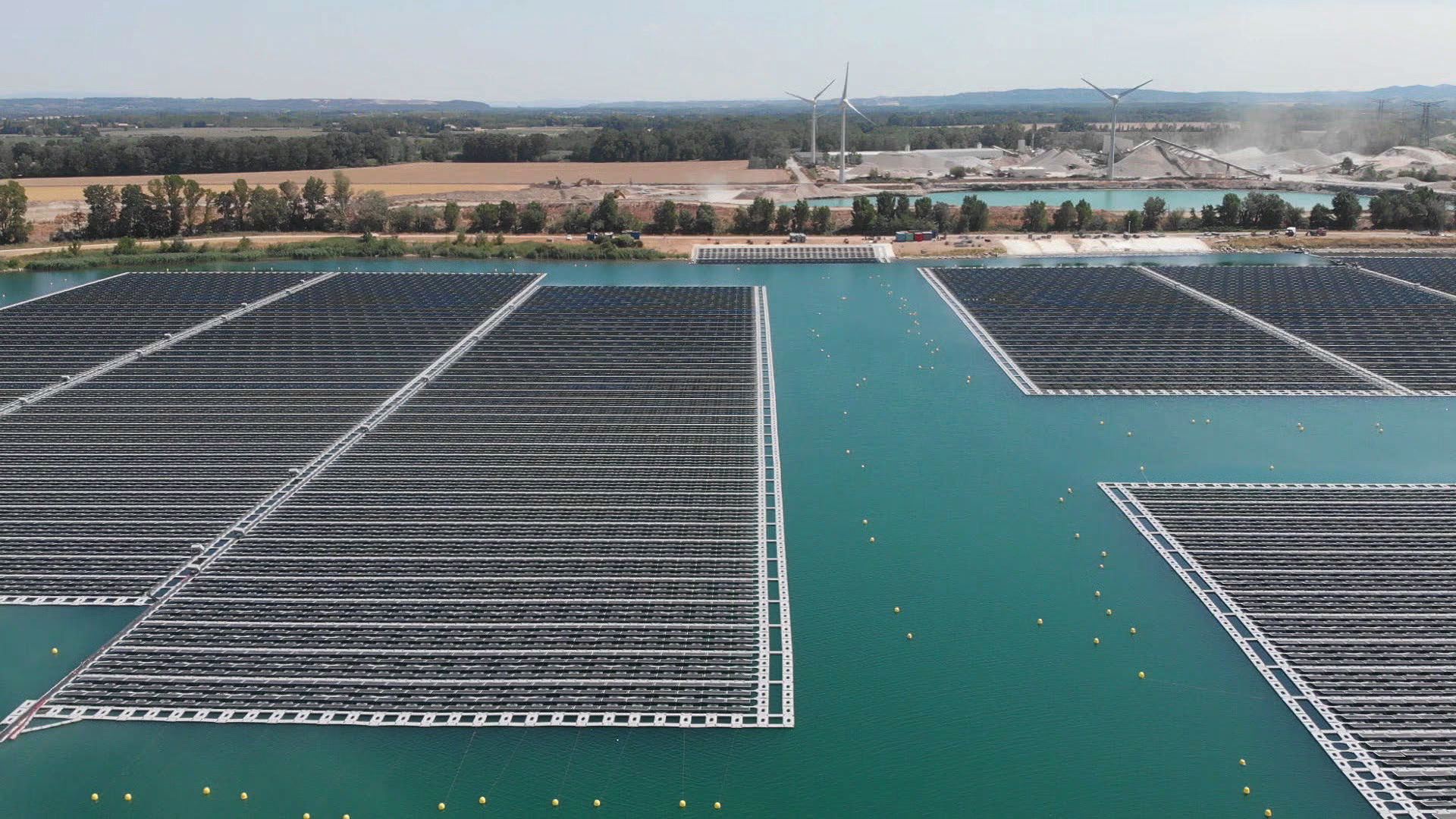 EDF lance sa première centrale solaire flottante en France