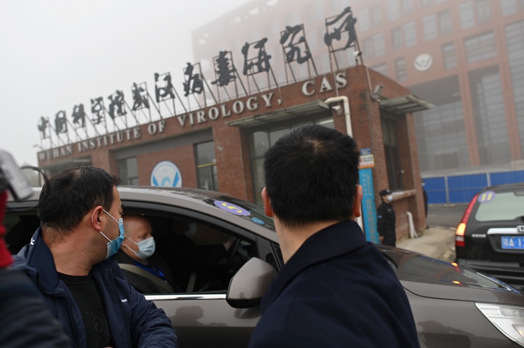 L'OMS à l'Institut de virologie de Wuhan, l'UE envisage les vaccins russe et chinois