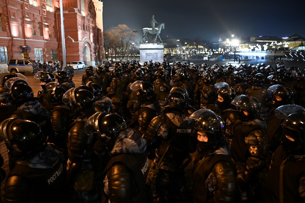 Des militaires de la Garde nationale russe (Rosgvardia) se rassemblent devant la Place Rouge à Moscou le 2 février 2021. (Photo, AFP)