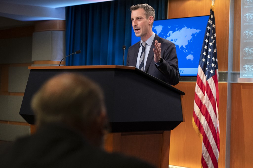 Le porte-parole du département d'État américain Ned Price prend la parole lors d'un point de presse le 3 février 2021 au département d'État à Washington, DC. (Photo, AFP)