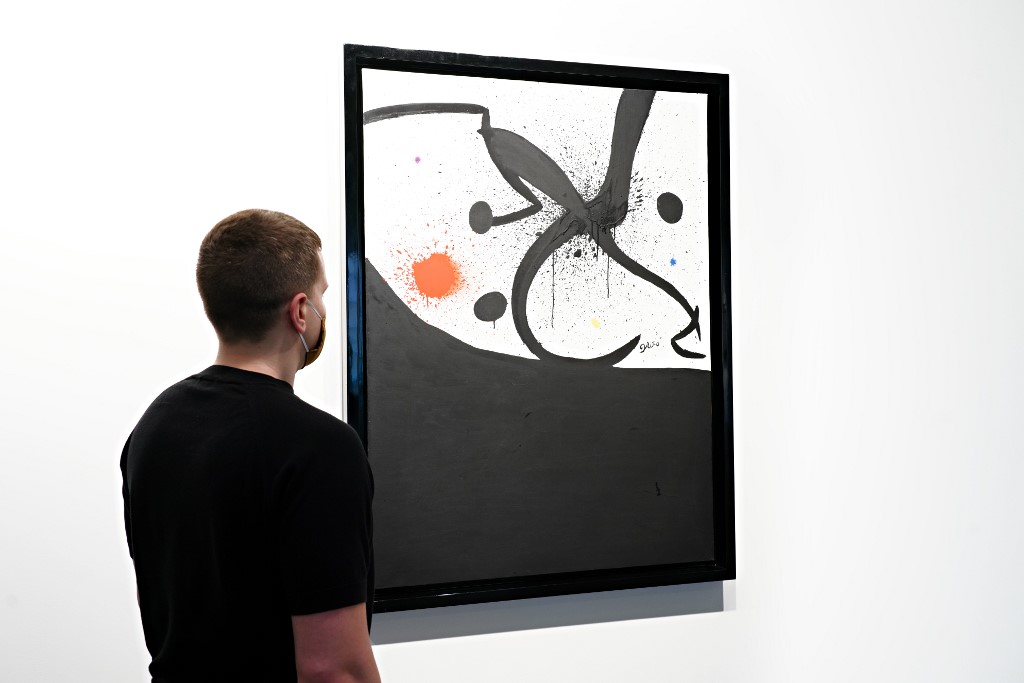 Oiseau, insecte, constellation de Joan Miró est exposée le 19 juin 2020 à New York. (Photo, AFP)