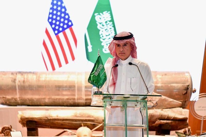 Une photo fournie par l'Agence de presse saoudienne (SPA) le 29 juin 2020 montre le ministre saoudien des Affaires étrangères, Adel al-Jubeir, s'exprimant lors d'une conférence de presse conjointe avec le représentant spécial des États-Unis pour l'Iran à Riyad. (Fichier/AFP)