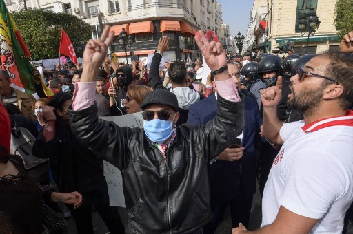 Près de 2 000 manifestants à Tunis contre la politique sécuritaire répressive