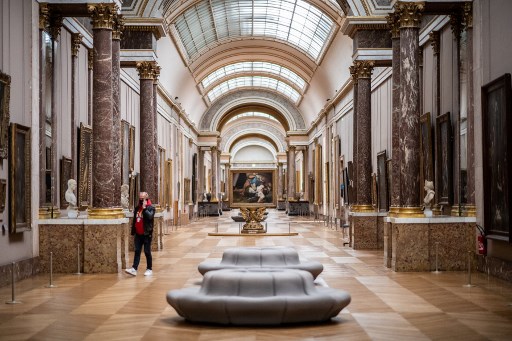 Réouverture des musées: les journaux d'art en appellent à Emmanuel Macron