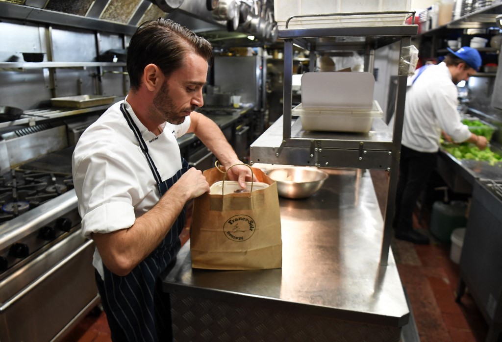 Boom de la restauration rapide, livraison, drive et vente à emporter dû à la Covid