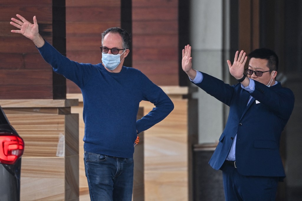Wuhan: un expert de l'OMS met en doute les renseignements américains sur le virus
