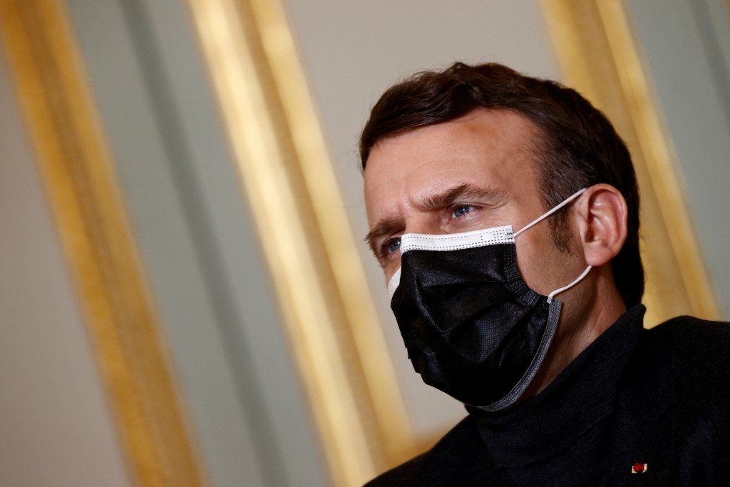 Macron entrouvre l'ENA à des jeunes d'origine modeste