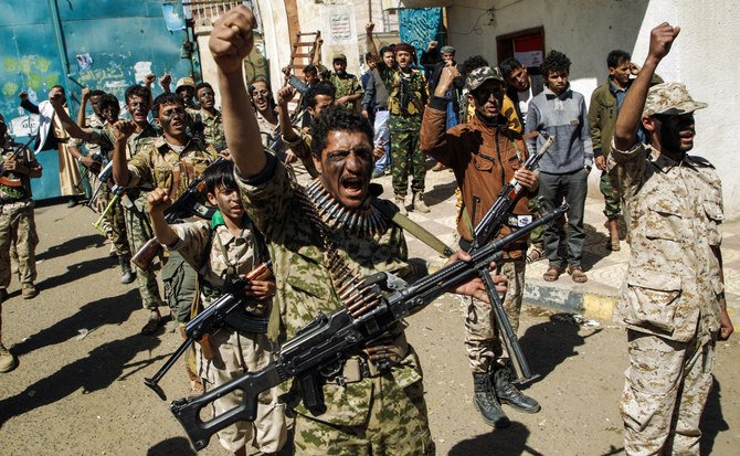 De nouvelles recrues houthies lors d'un rassemblement tenu en janvier dans la capitale Sanaa afin de mobiliser davantage de combattants pour combattre les forces progouvernementales dans un nombre de villes yéménites. (Photo, AFP)