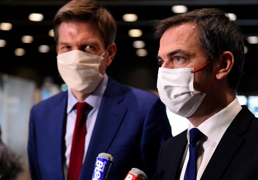Un premier cas de variant sud-africain, Véran annonce plus de tests et de vaccins