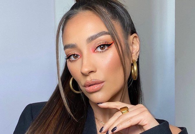 L'actrice Shay Mitchell porte la marque libanaise Andrea Wazen