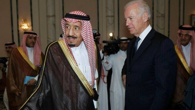 Le roi Salmane et le président américain Joe Biden ont discuté des modalités de renforcement de leur partenariat lors d'un appel téléphonique. (Photo, Reuters/Archives)