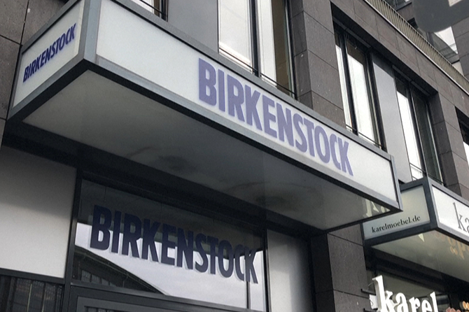La vénérable sandale Birkenstock propulsée sur la planète luxe