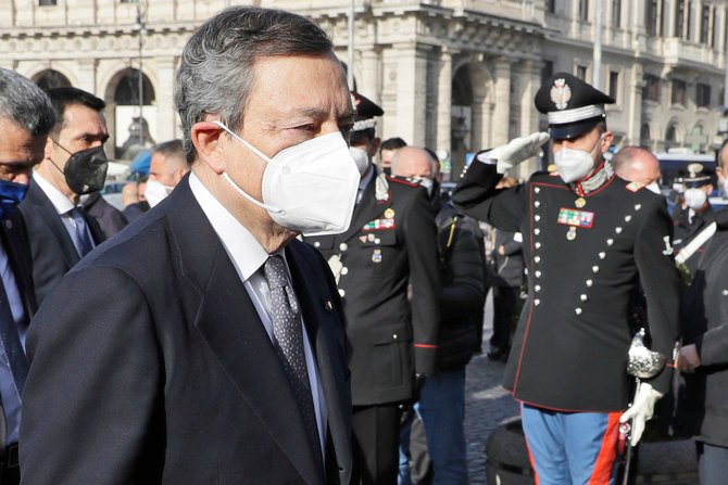 Le Premier ministre italien Mario Draghi arrivant à des funérailles à Rome le jeudi 25 février 2021 (AP)