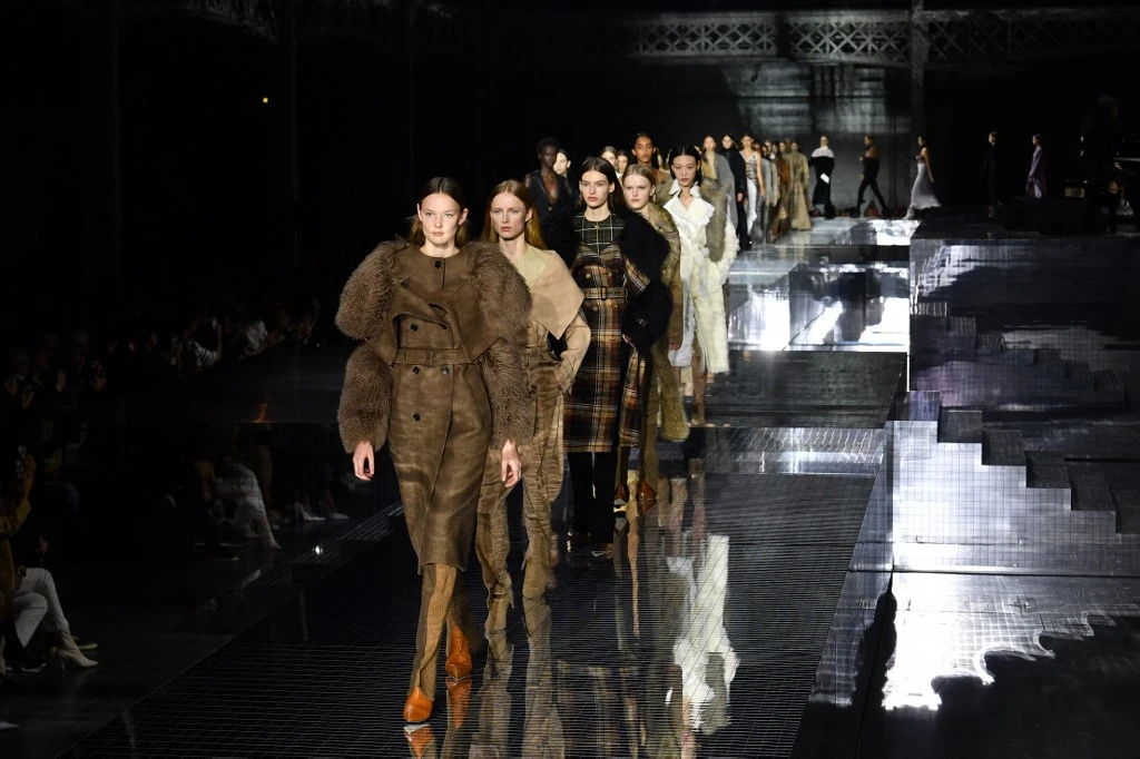 Fashion Week de Londres: l'explorateur Burberry à la conquête des réseaux sociaux