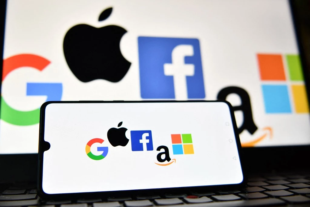Facebook joue la défense des pubs ciblées et des PME contre Apple