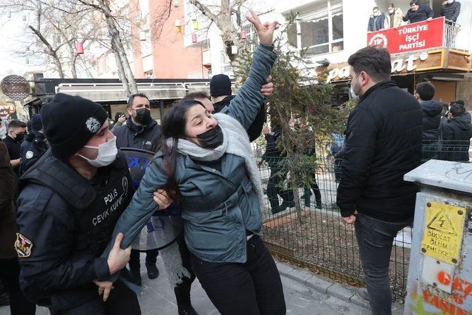 La police turque se déchaîne contre une prestigieuse université d’Istanbul