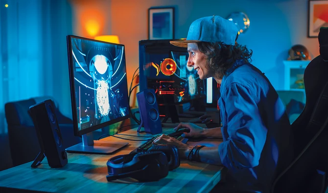 L'enquête révèle une augmentation de 10% du nombre de joueurs dans le Royaume, et les femmes représentent plus de 40% des nouveaux joueurs. (Photo, Shutterstock)