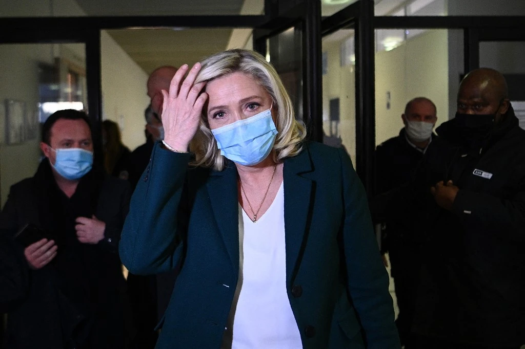 France: Marine Le Pen devant la justice pour diffusion d'images de l'EI