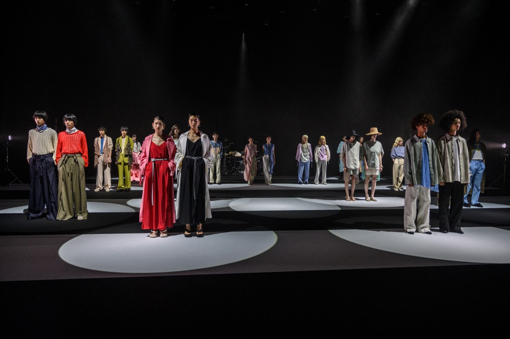 Chamans et cauchemars: les jeunes lancent la Fashion Week à Paris