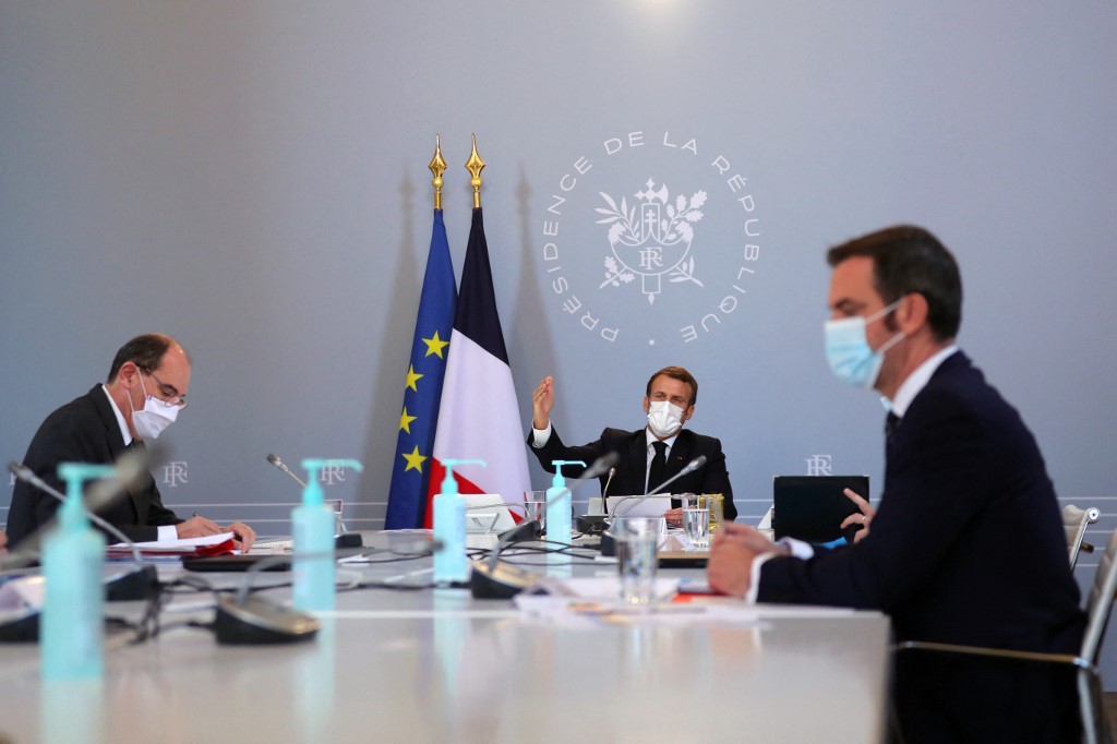 France: près de 4 000 malades en réanimation, nouveau conseil de défense