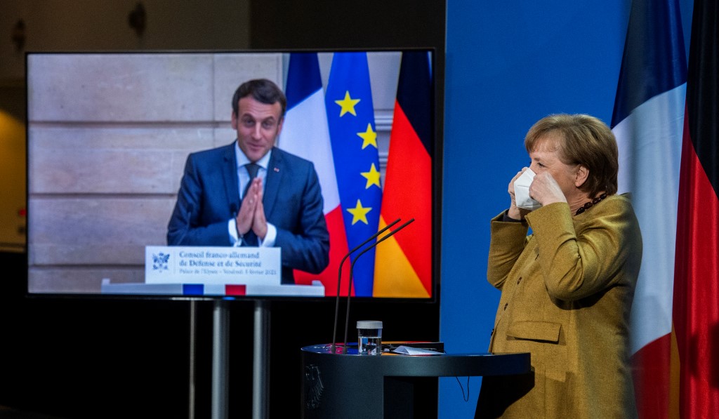 Poutine, Merkel et Macron échangent sur le vaccin, Navalny et la Libye