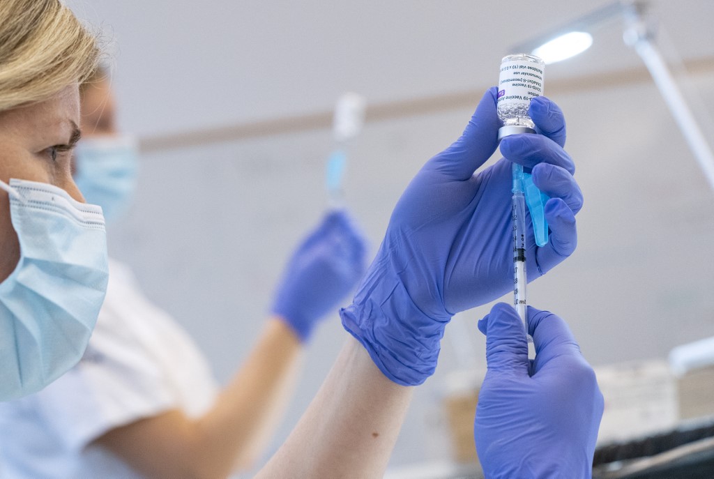 L'OMS recommande de poursuivre la vaccination avec AstraZeneca