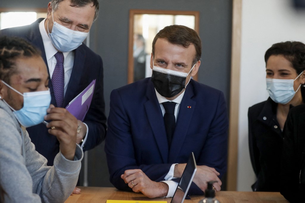 Covid-19: Macron demande de «tenir» encore «4 à 6 semaines» avant des assouplissements en France