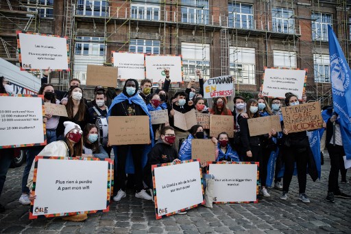 Belgique: des étudiants crient leur ras-le-bol de l'isolement et de la précarité