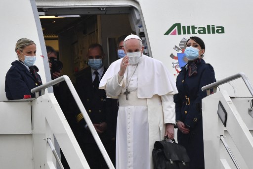 La main tendue, le pape en Irak en « pèlerin de paix »