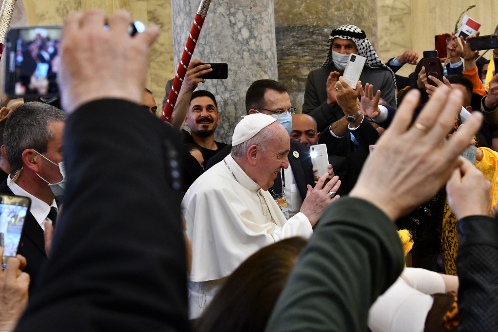 A Qaraqosh endeuillée par Daech, un accueil papal aux mille couleurs