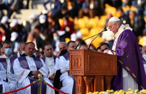 Le pape conclut sa visite historique en Irak devant des milliers de fidèles