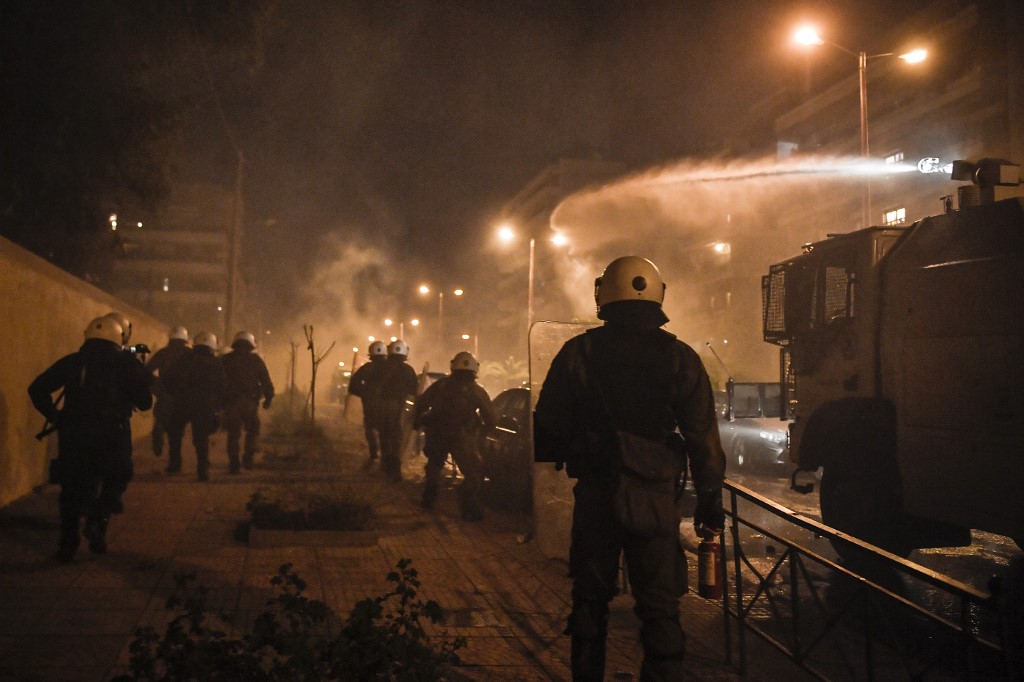 Heurts entre manifestants et forces de l'ordre à Athènes: trois policiers blessés