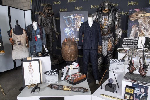 Le costume de Scarface et la baguette d'Harry Potter aux enchères