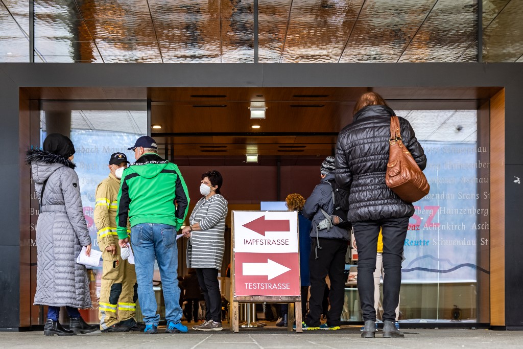 Covid: l'UE maintient son objectif de 70% de vaccinés avant la fin de l'été, chiffres à l'appui