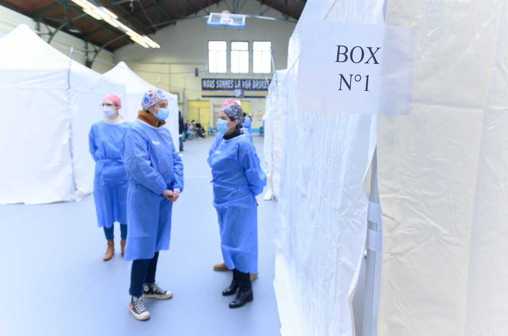 Covid-19: l'armée et les pompiers vont déployer «au moins 35» vaccinodromes, annonce Véran