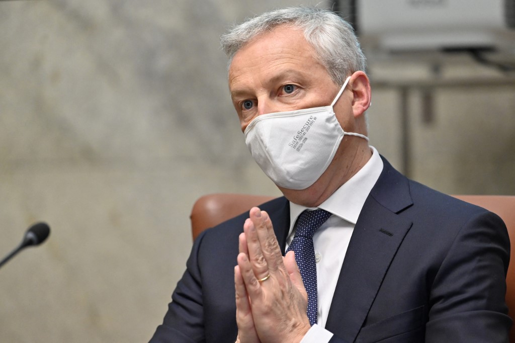 La liste des commerces autorisés à ouvrir «ne changera pas», affirme Bruno Le Maire