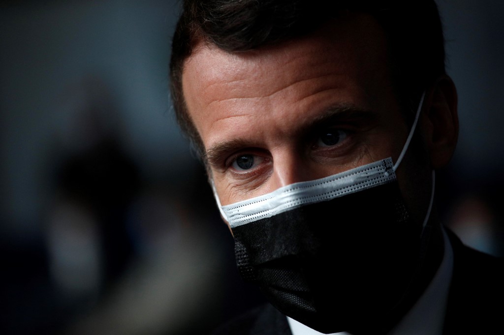 Pour Emmanuel Macron, un seul mot d'ordre: la vaccination
