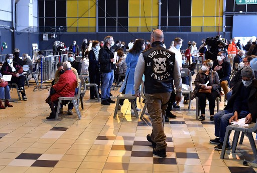 Semaine décisive en France sous la pression de la troisième vague