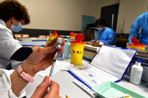 Covid-19: la France intensifie les contrôles face à une situation «critique»