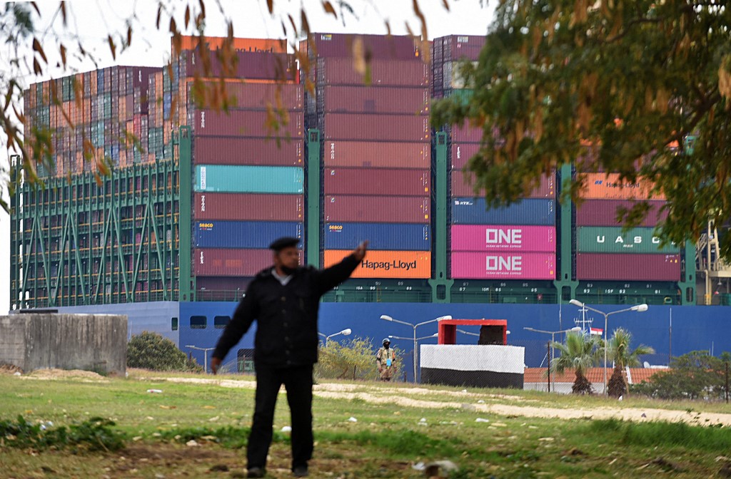 Canal de Suez: Sissi sur place après le retour du trafic maritime