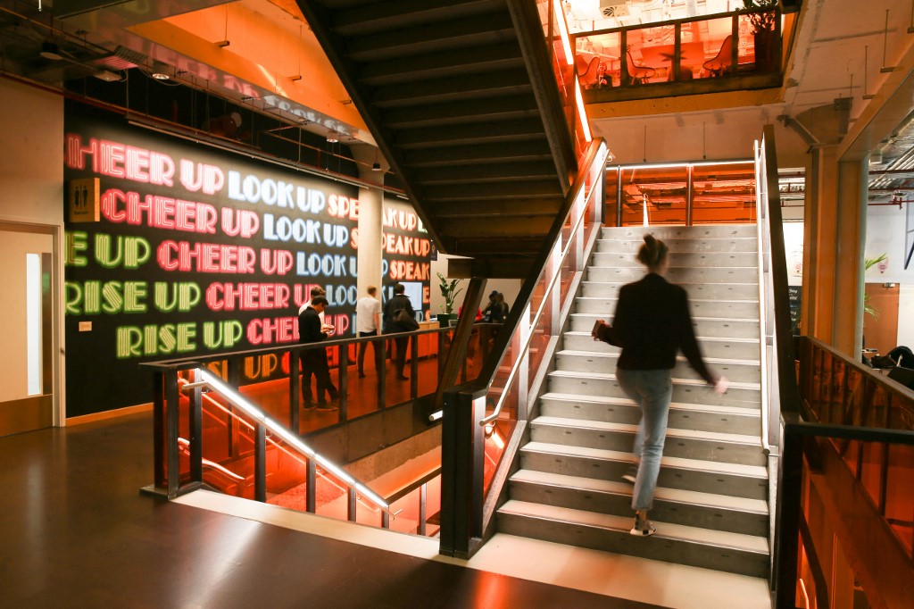 Facebook commencera à rouvrir ses bureaux en mai
