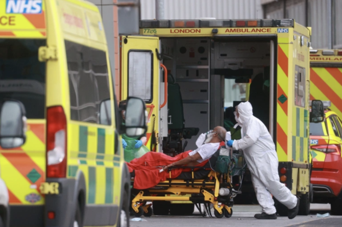 Selon une étude, la souche de coronavirus britannique pourrait être deux fois plus mortelle