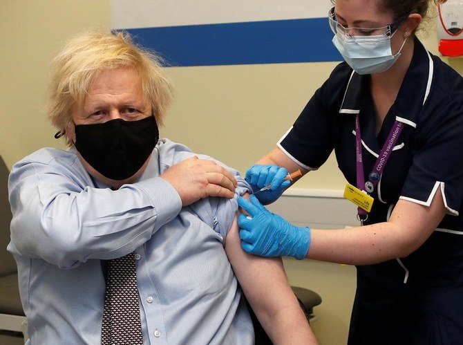 Covid-19: Boris Johnson a reçu une première dose de vaccin AstraZeneca