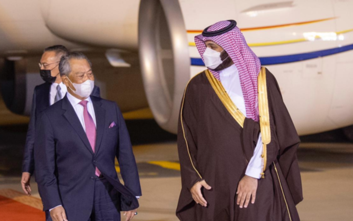 Le Premier ministre malaisien, Muhyiddin Yassin, et le prince héritier saoudien, Mohammed ben Salmane, se sont rencontrés lundi avant les pourparlers de ce jour à Riyad pour signer des protocoles d’accord.