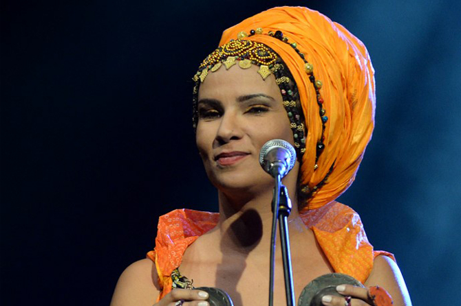 Oum El Ghait Bennesahraoui, plus connue sous le nom «Oum» est l’une des chanteuses les plus populaires au Maroc. (AFP)